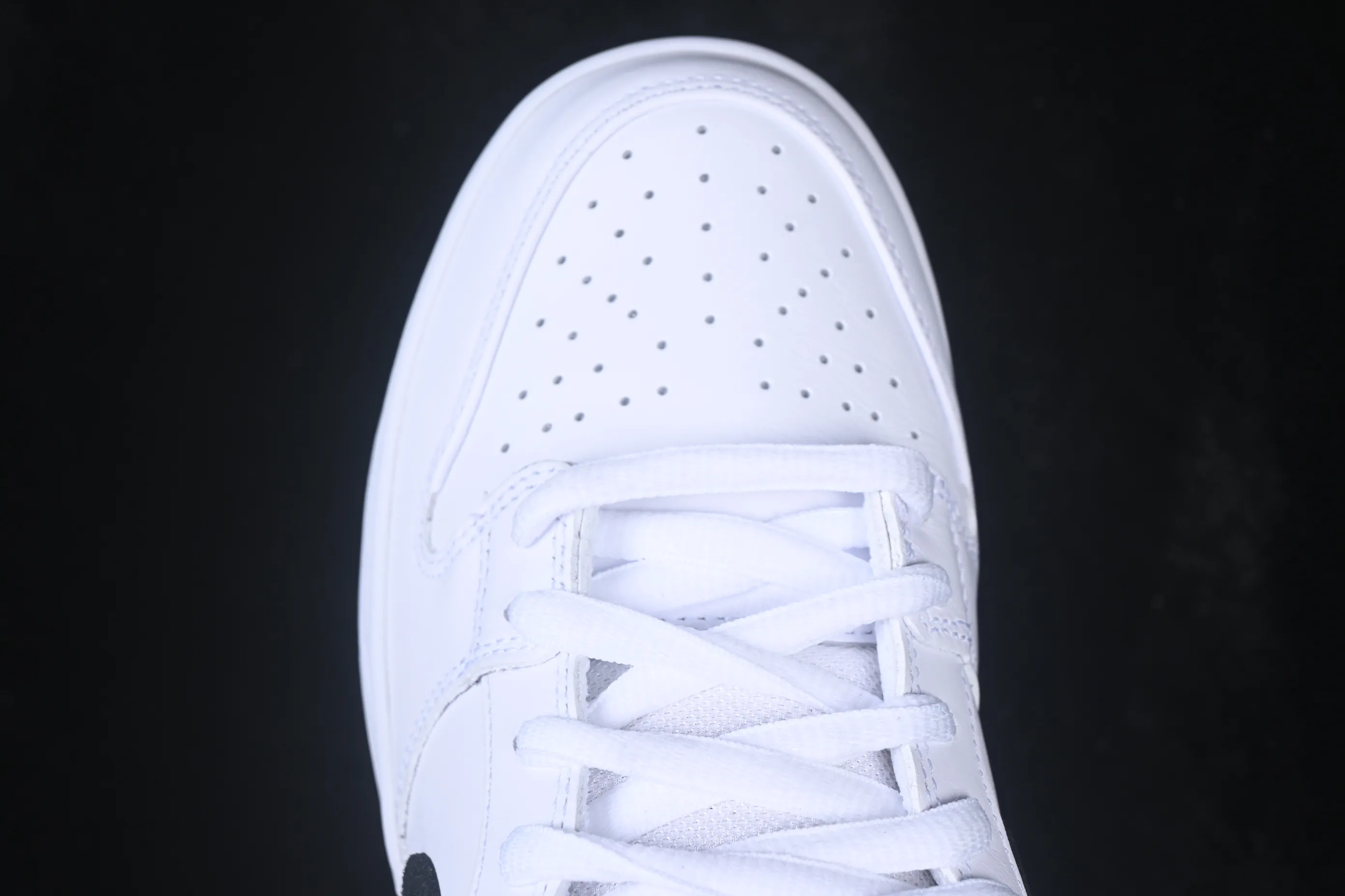 All Categories Nk SB Dunk Series Nk SB Dunk Low Low-top sneakers Foreign trade version Nike SB Dunk Low Classic white and black Full toe layer low-top casual sneakers HF3704-100